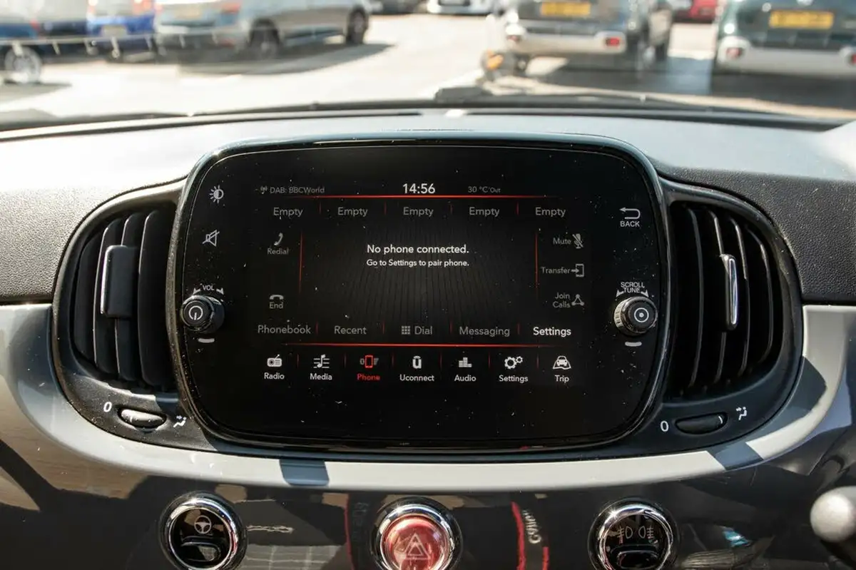 2020-fiat-500-10-lounge-big-23