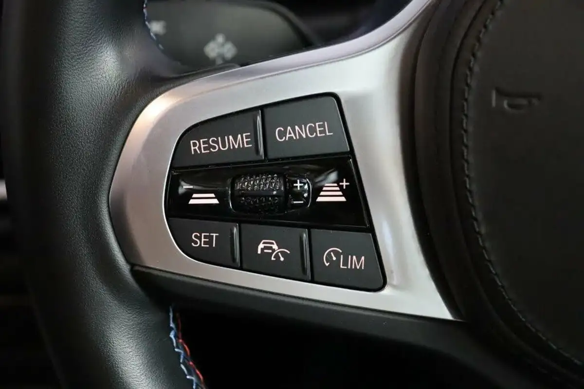 2023-bmw-i4-e-m50-big-32