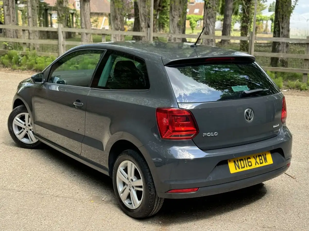 2016-volkswagen-polo-10-match-60ps-3d-big-11