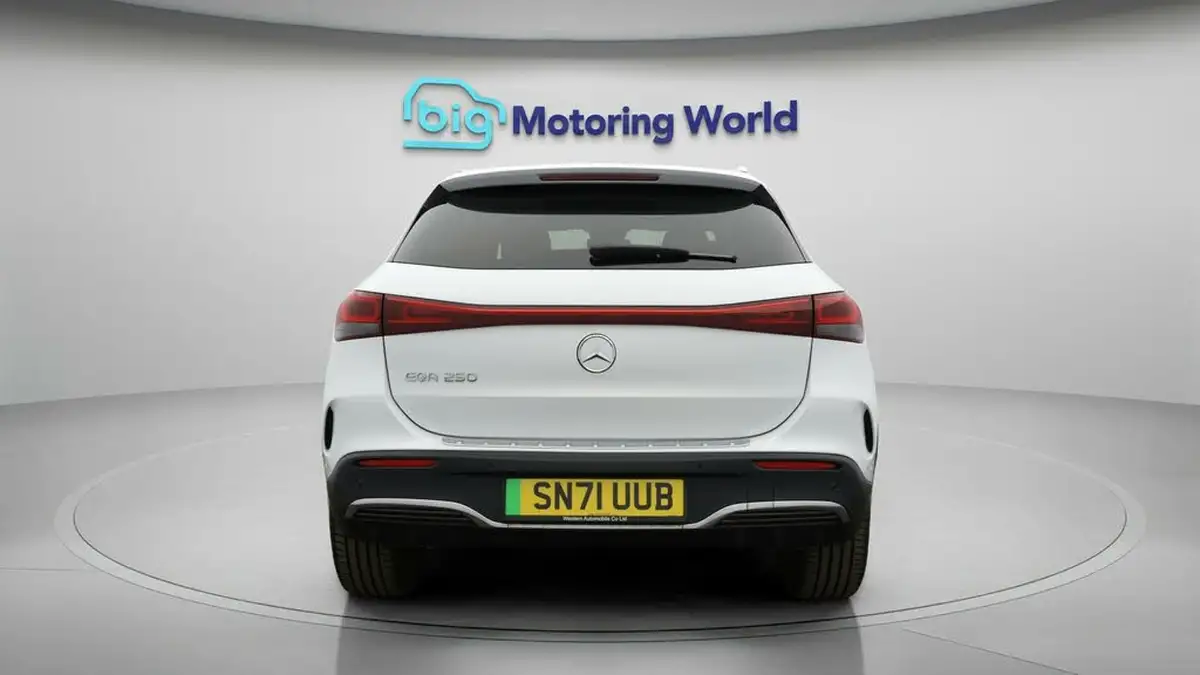 2021-mercedes-benz-eqa-e-eqa-250-amg-line-big-5