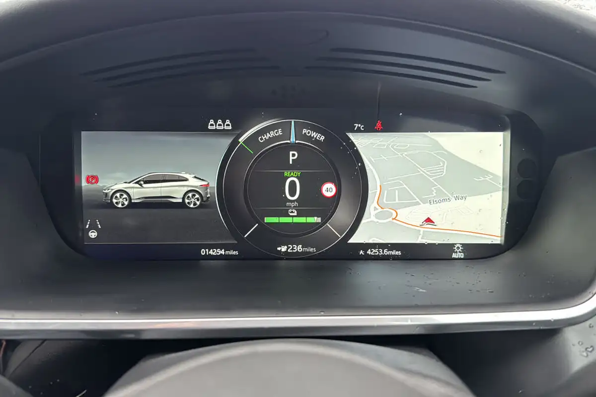 2021-jaguar-i-pace-ev400-black-big-12