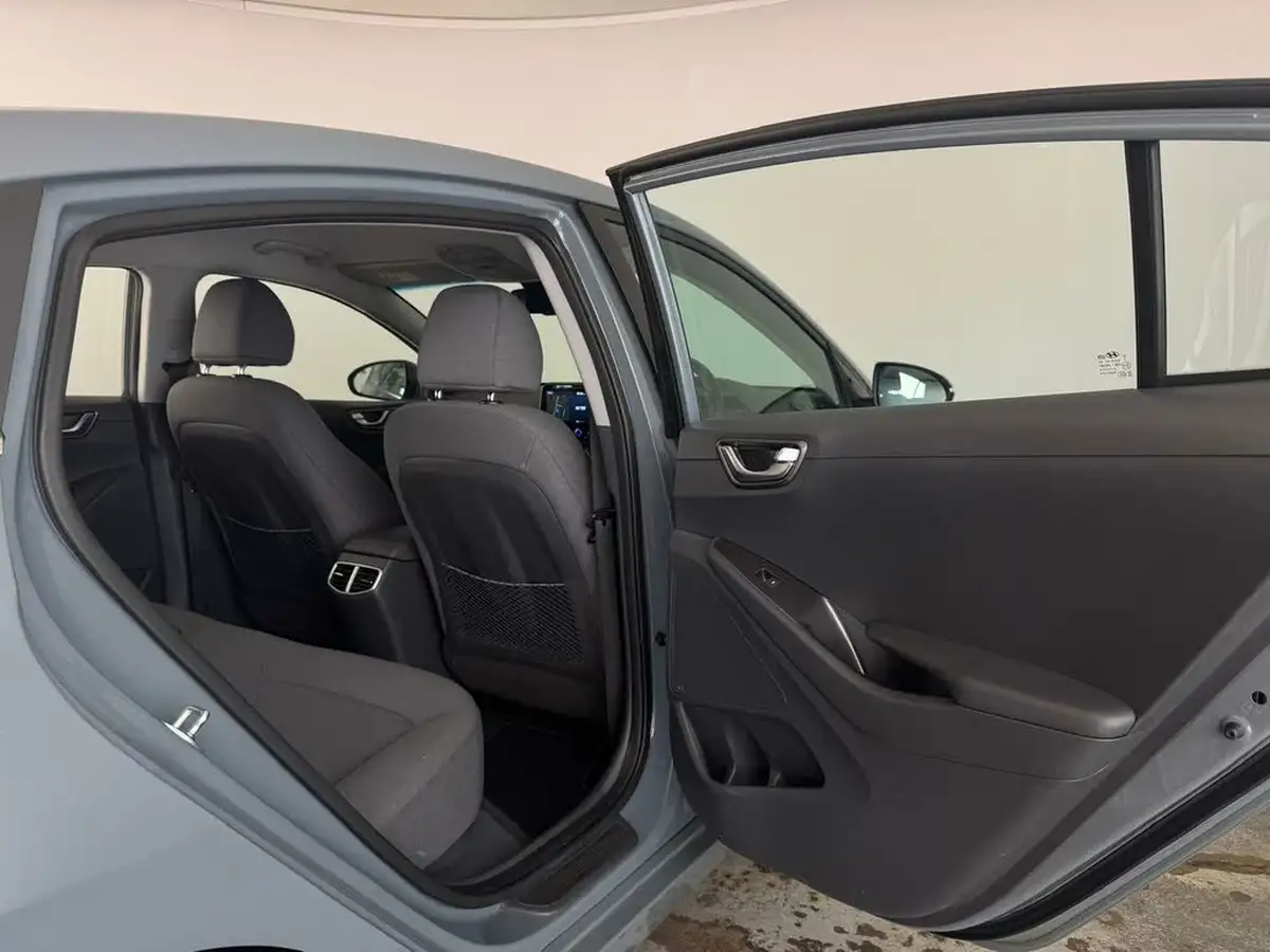2022-hyundai-ioniq-e-premium-electric-big-15