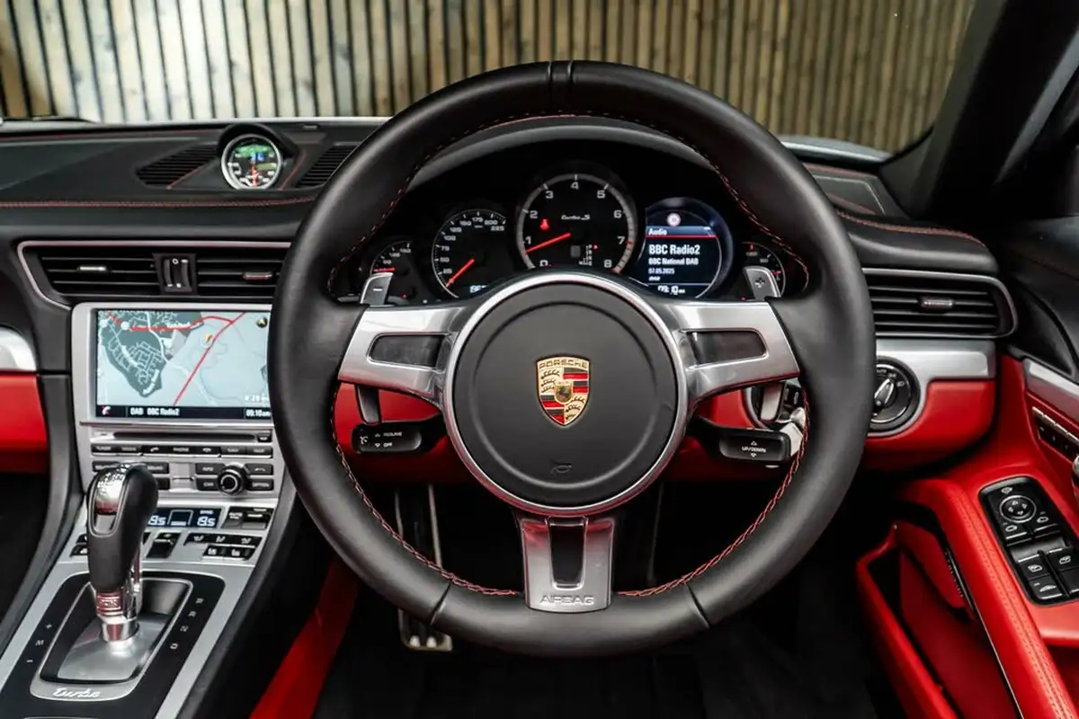 2014-porsche-911-38-turbo-s-coupe-big-26
