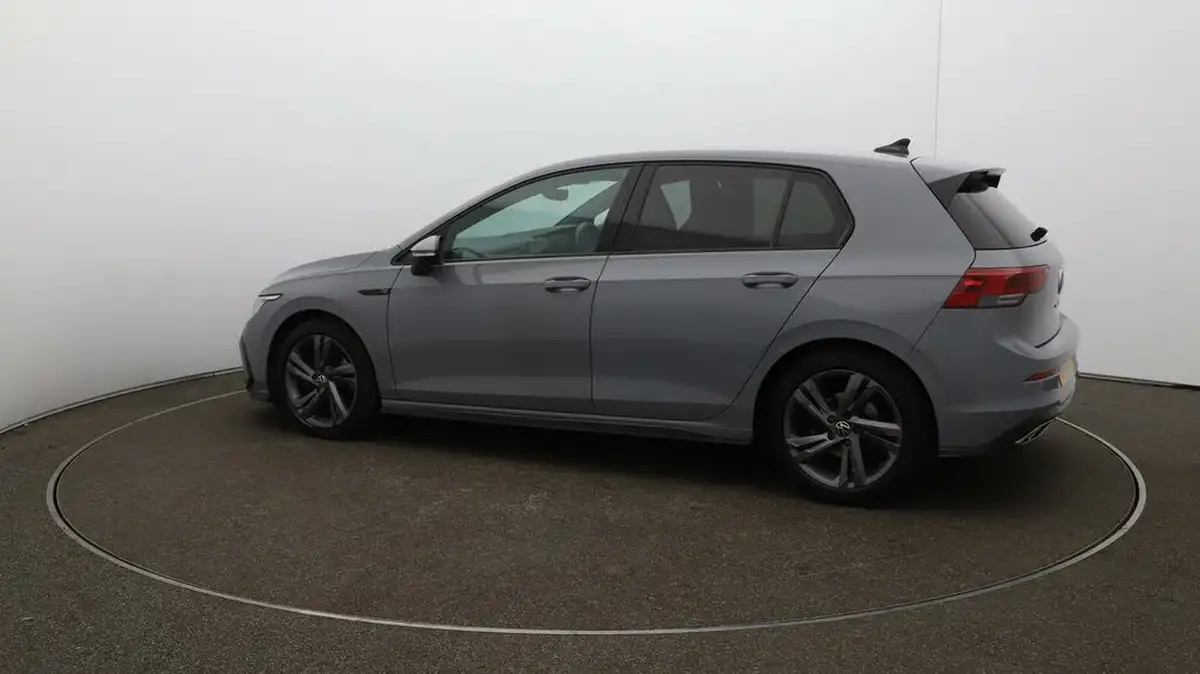 2021-volkswagen-golf-big-31