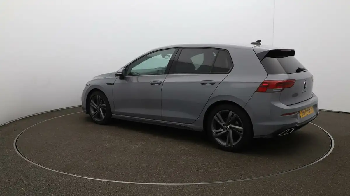 2021-volkswagen-golf-big-7