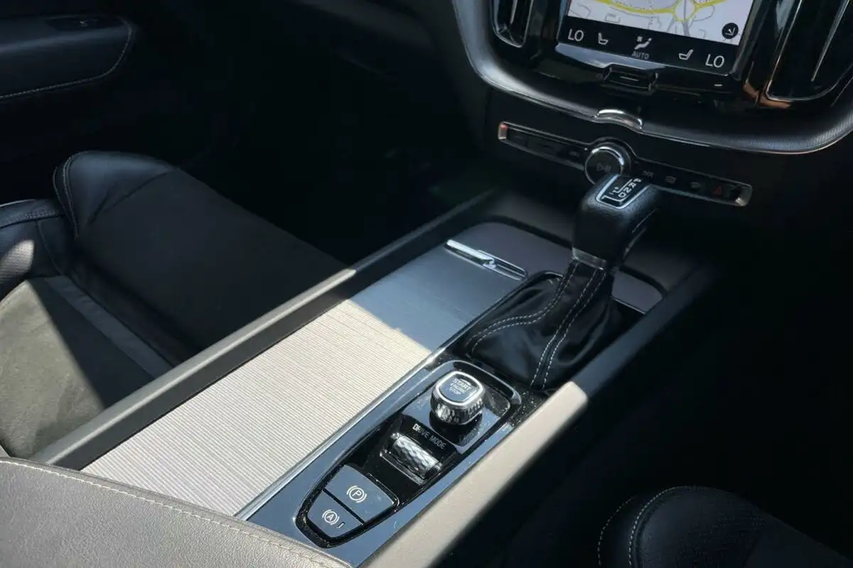 2019-volvo-xc60-20-t5-r-design-pro-awd-big-41