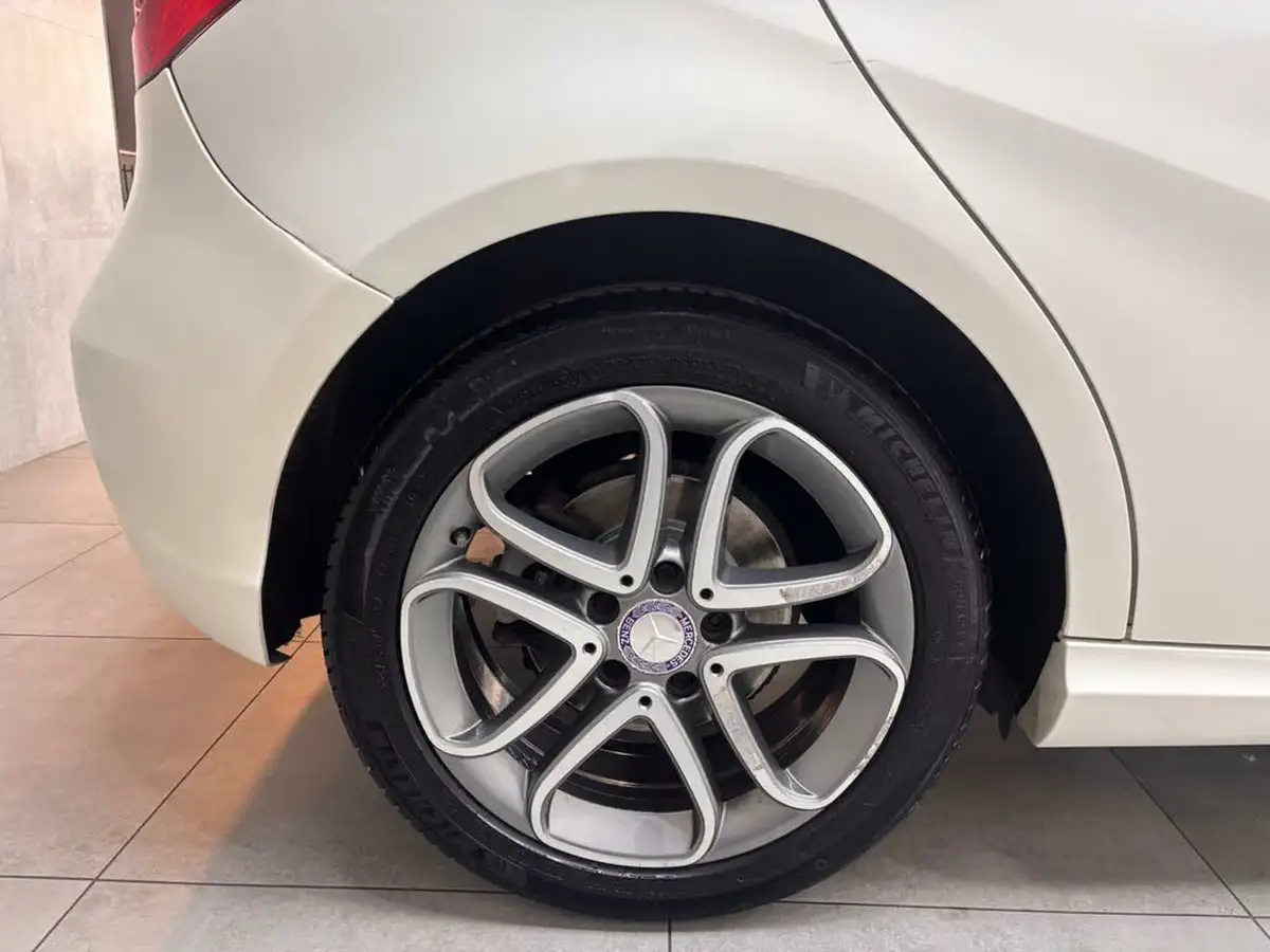 2015-mercedes-benz-a-class-15-cdi-a180-sport-109ps-7g-dct-big-4