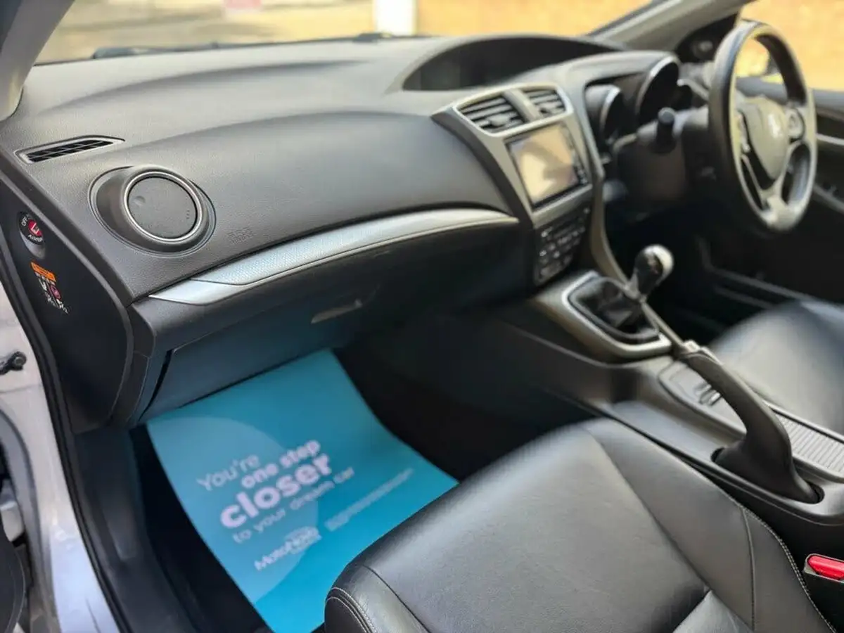 2015-honda-civic-16-i-dtec-sr-honda-connect-with-navi-tourer-big-2