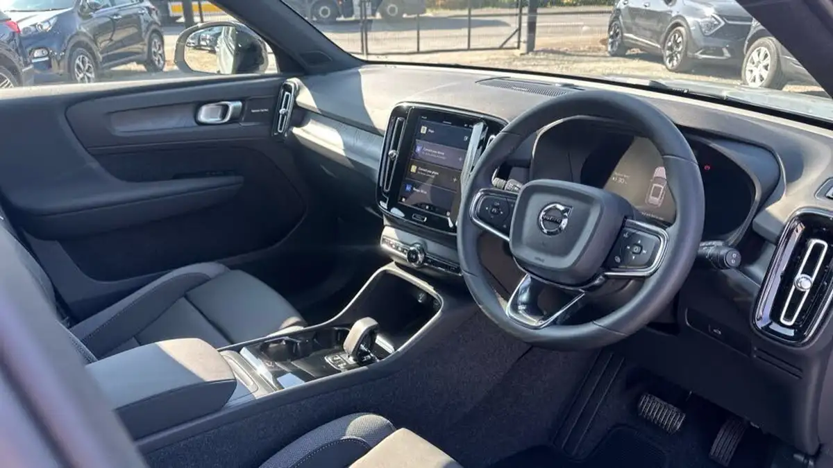 2025-volvo-ex40-e-ultra-big-4