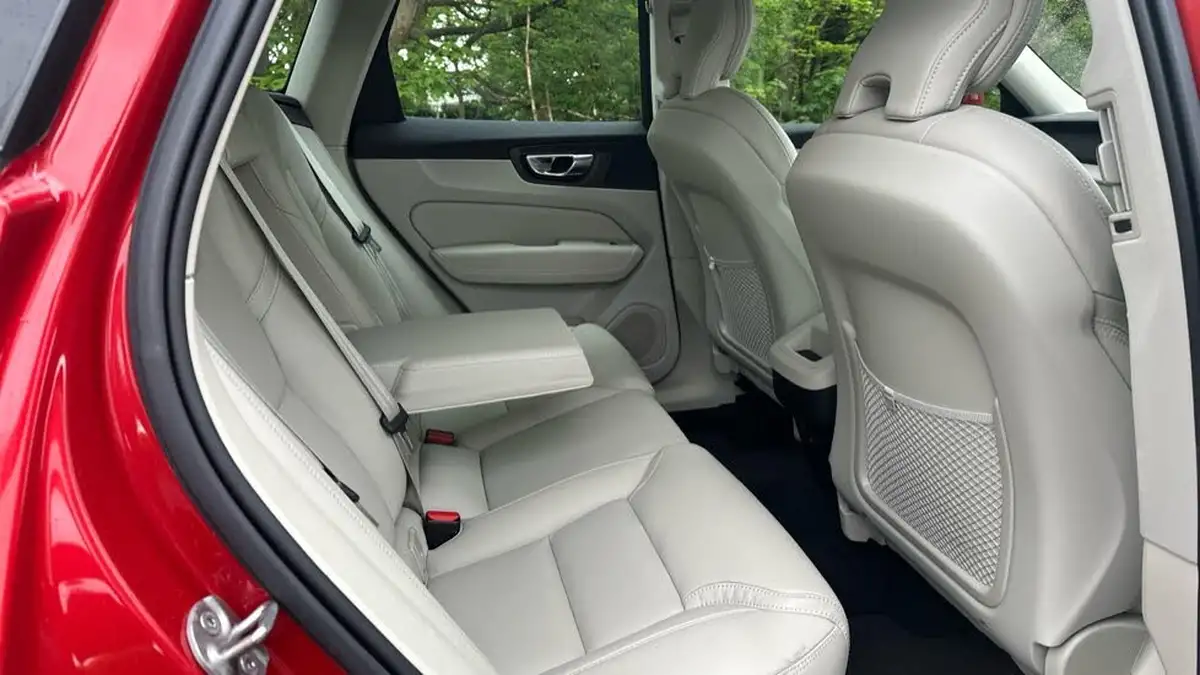 2022-volvo-xc60-20-b5-inscription-pro-awd-big-5