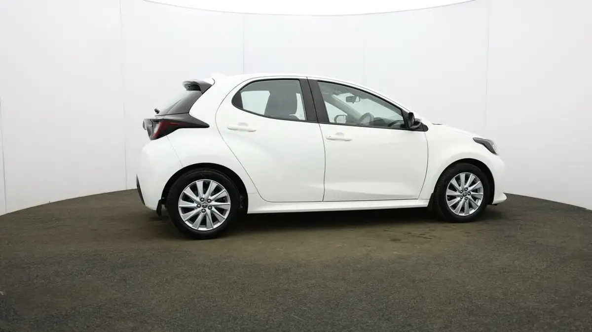 2021-toyota-yaris-15-vvt-i-icon-114bhp-hybrid-1490cc-e-cvt-big-45
