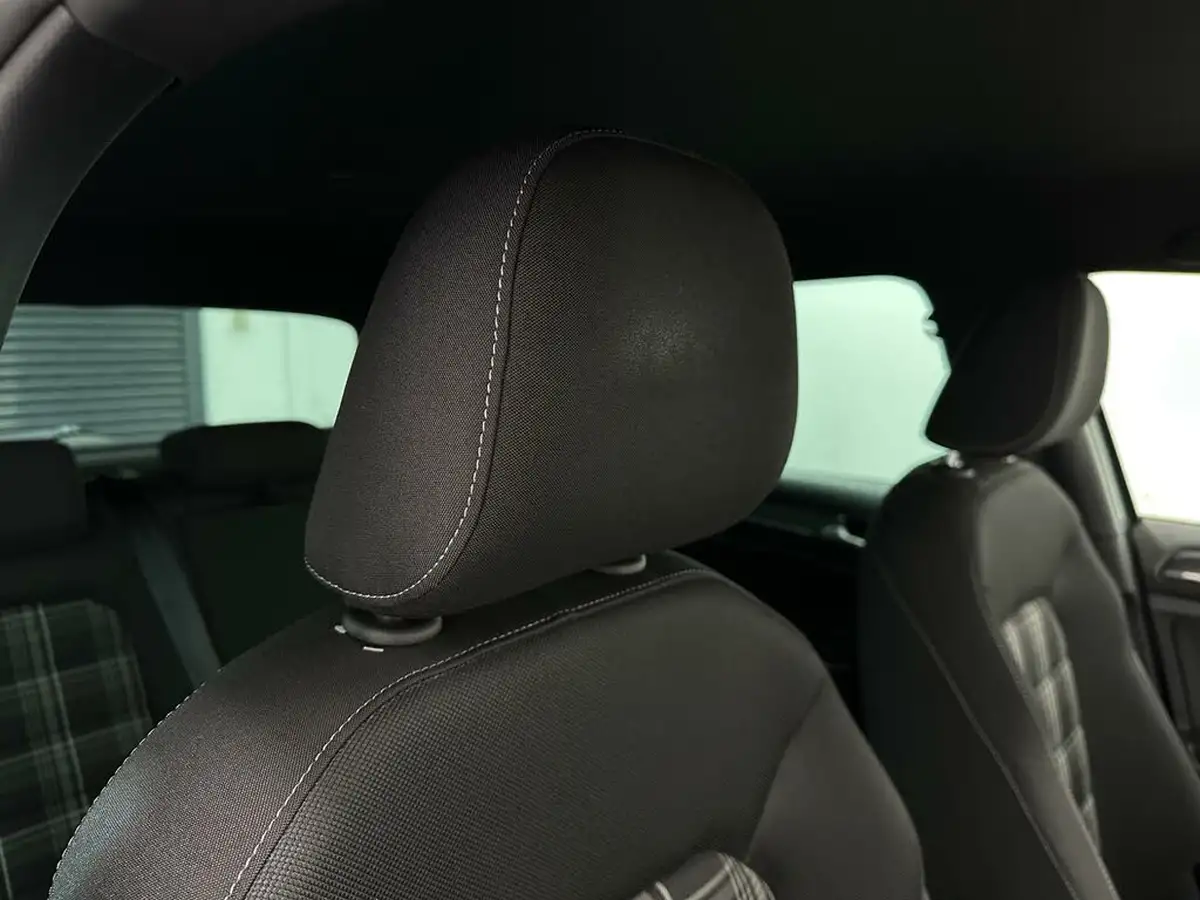 2018-volkswagen-golf-20tdi-gtd-hatchback-5d-big-30