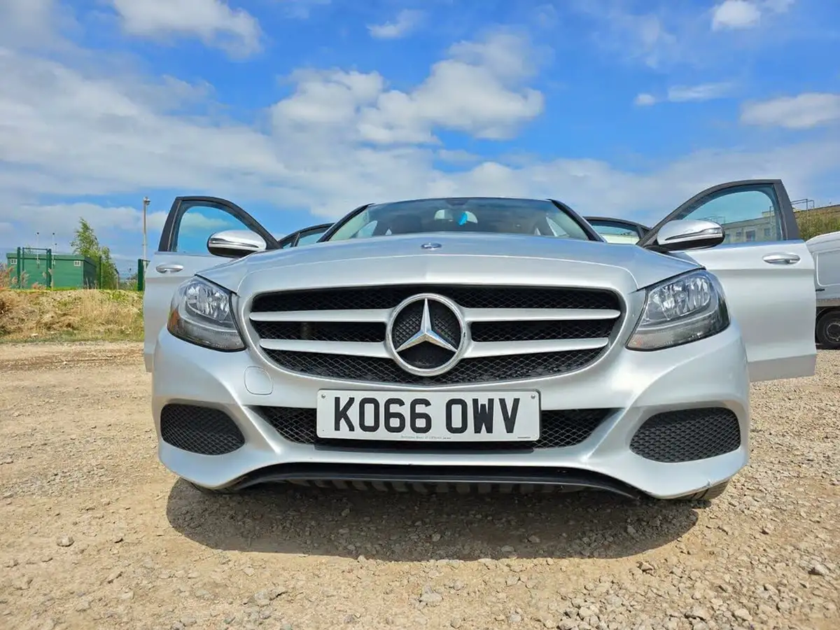 2017-mercedes-benz-c-class-20-c200-se-saloon-4d-9g-tronic-plus-big-9