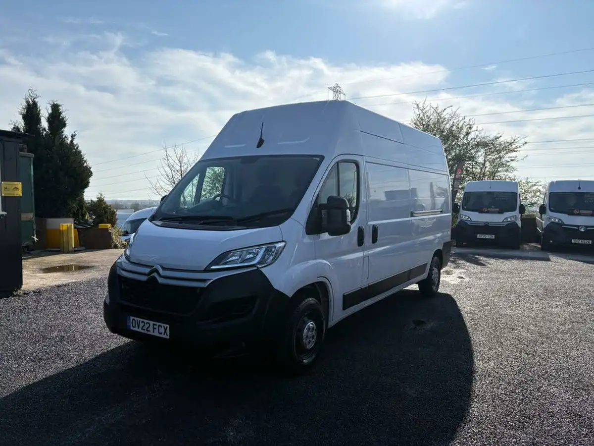 2022-citroen-relay-22bluehdi-35-l3h3-enterprise-big-16