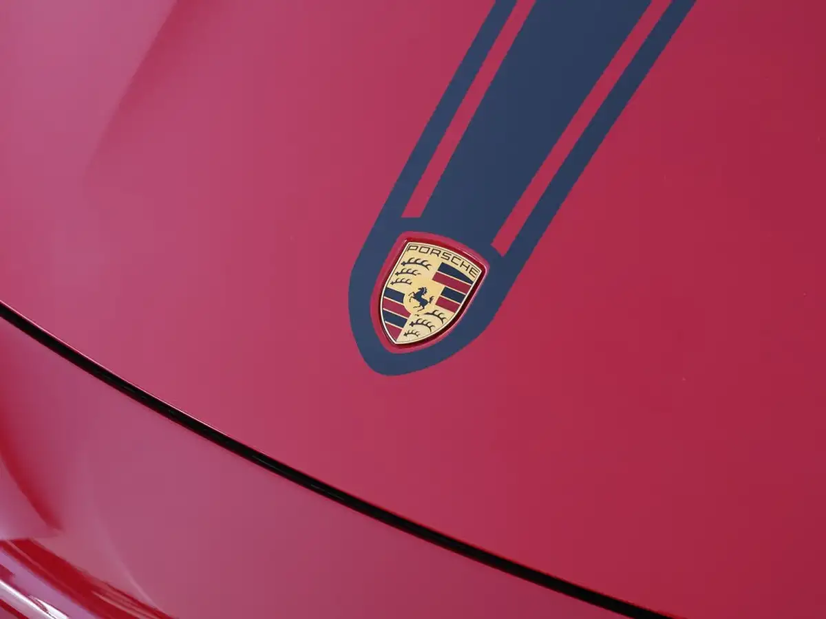 2023-porsche-taycan-e-gts-big-25