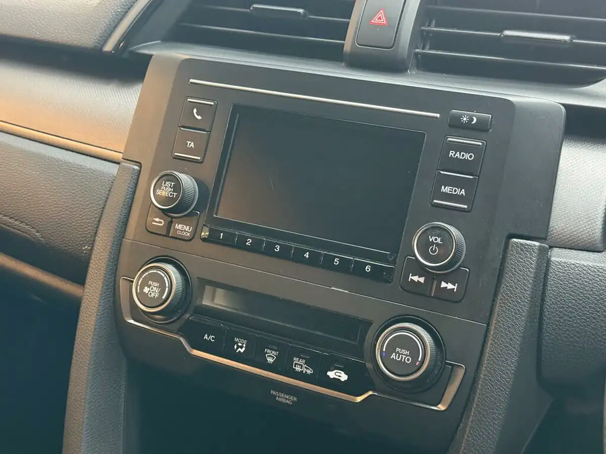 2018-honda-civic-10-vtec-turbo-se-126ps-hatchback-5d-big-13
