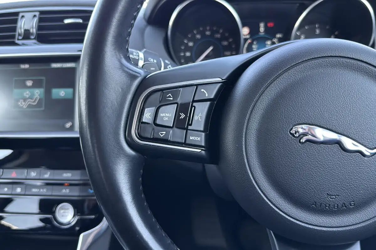2016-jaguar-xe-20d-prestige-180ps-auto-big-14