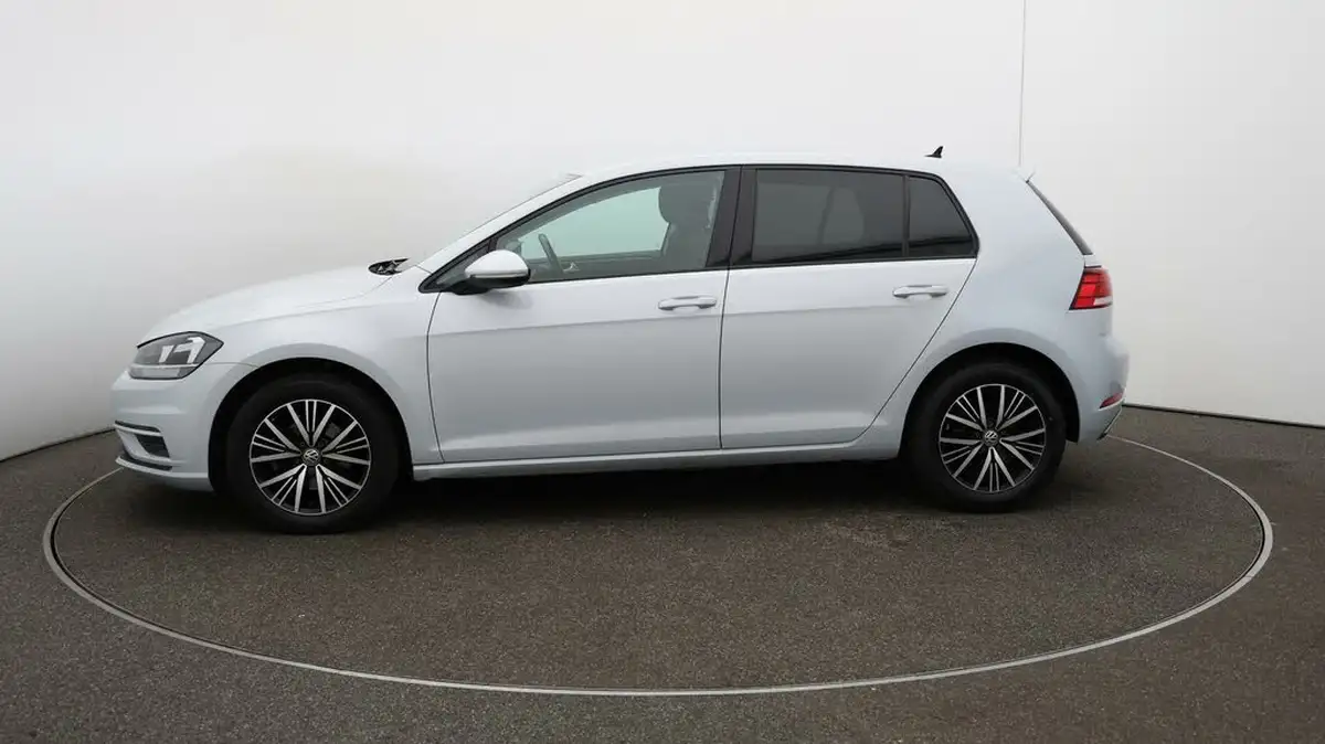 2018-volkswagen-golf-10-tsi-se-115ps-hatchback-5d-big-4