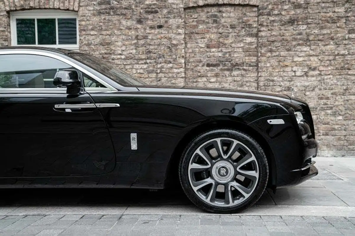 2021-rolls-royce-wraith-66-big-35