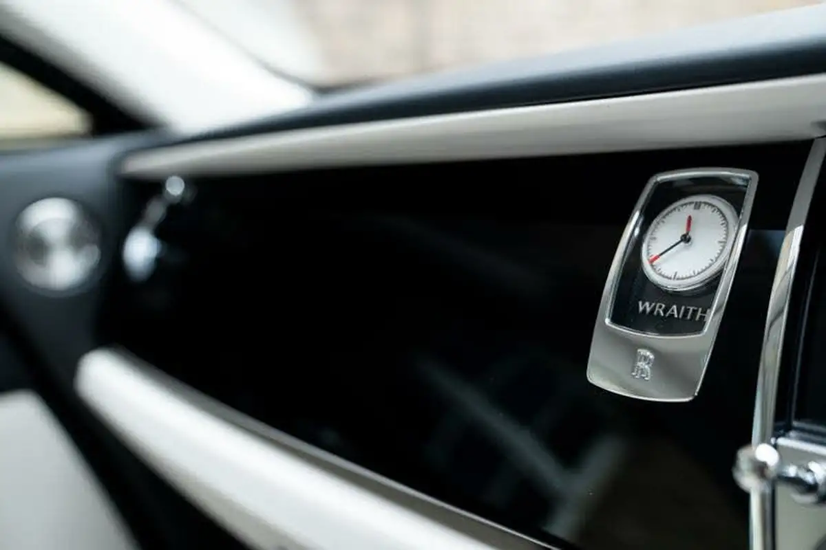 2021-rolls-royce-wraith-66-big-59
