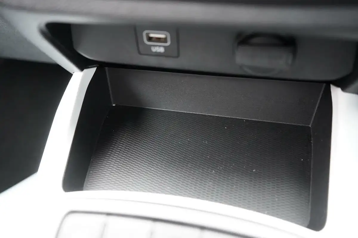 2023-hyundai-i10-10-premium-big-25
