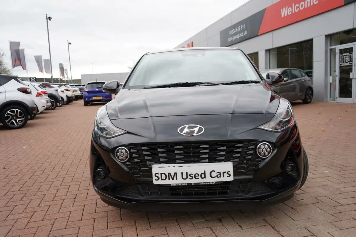 2023-hyundai-i10-10-premium-big-1