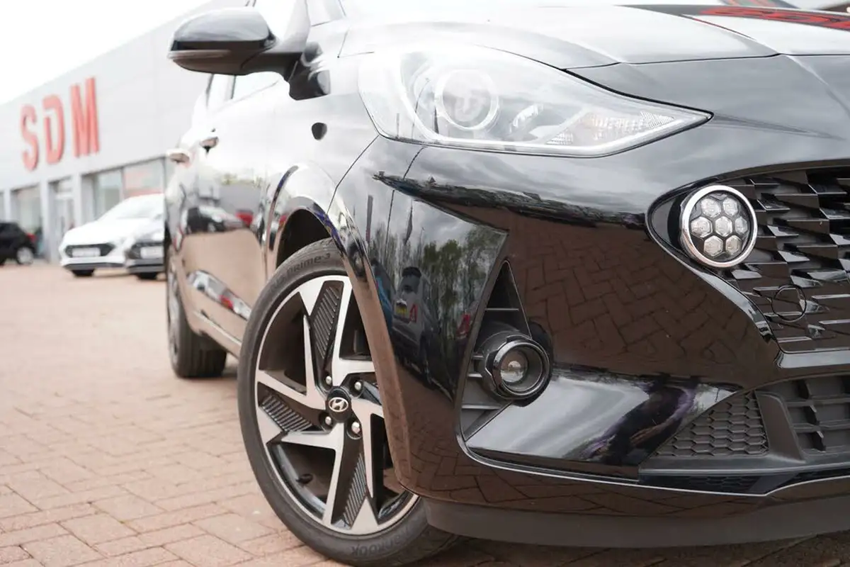 2023-hyundai-i10-10-premium-big-53