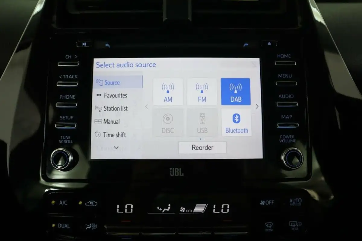 2019-toyota-prius-18-vvt-i-excel-cvt-big-37