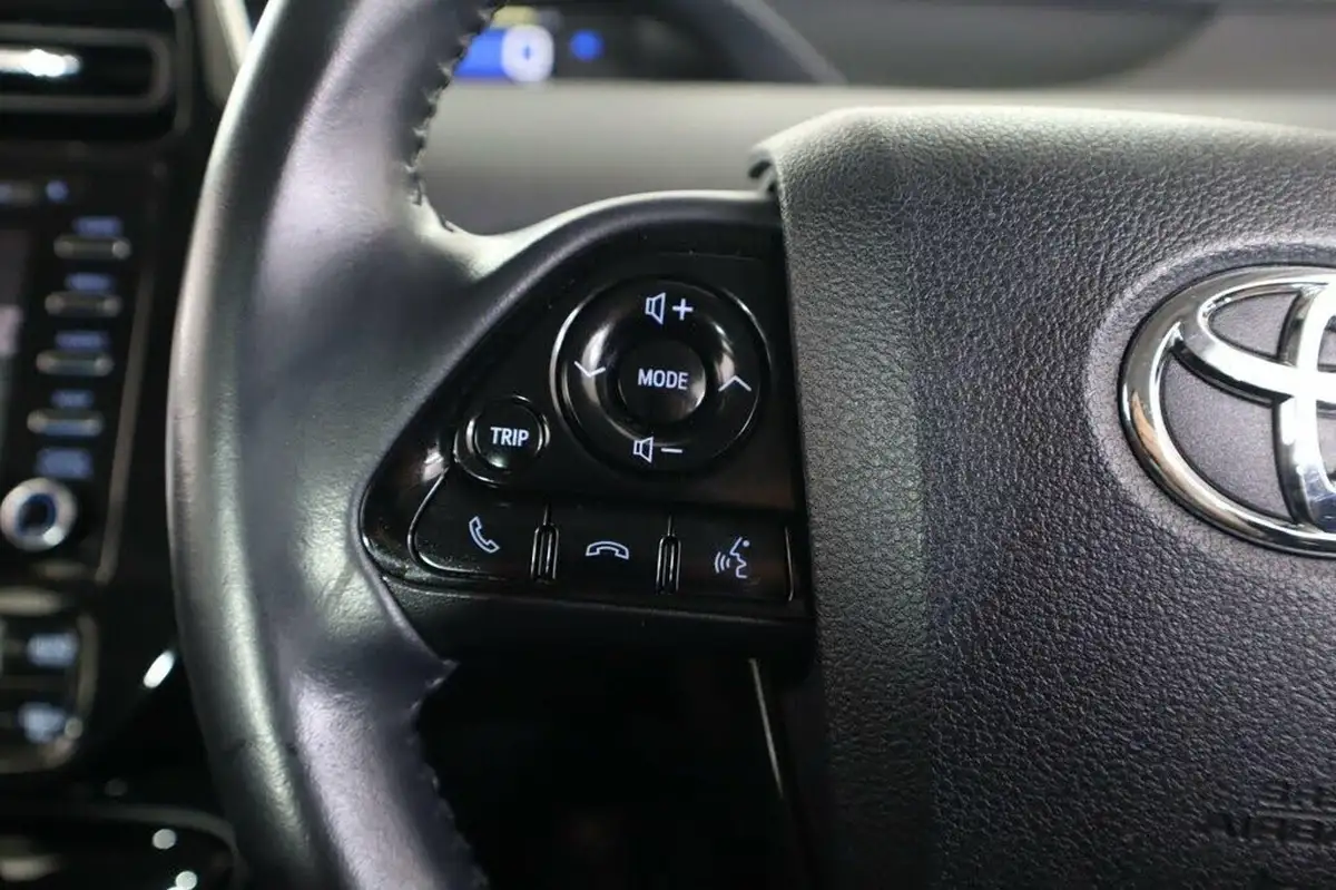 2019-toyota-prius-18-vvt-i-excel-cvt-big-13