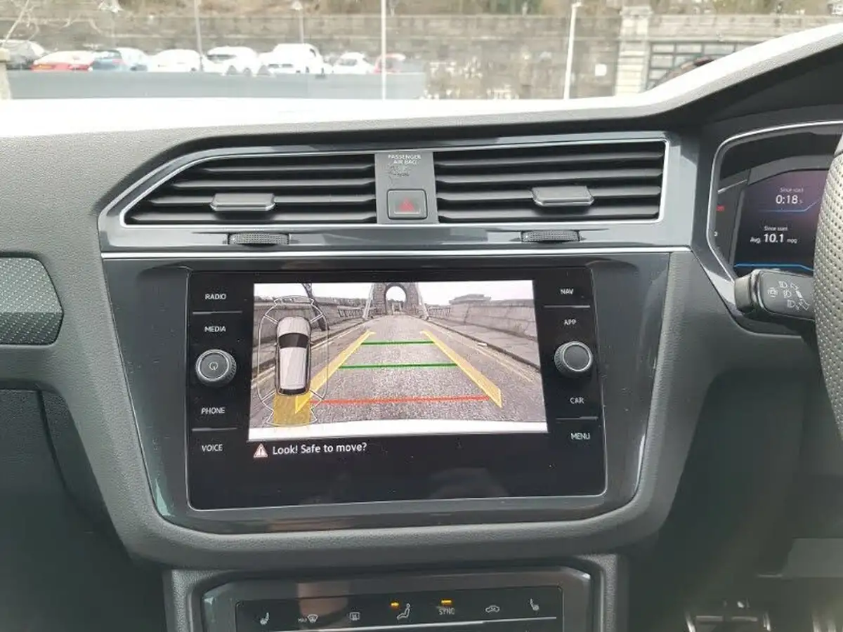 2022-volkswagen-tiguan-15-tsi-r-line-big-10
