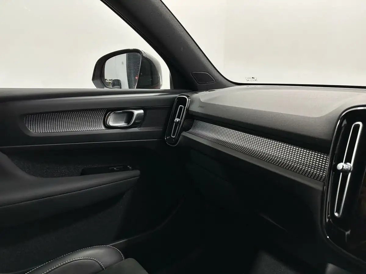 2021-volvo-xc40-15-t5-r-design-262bhp-big-19