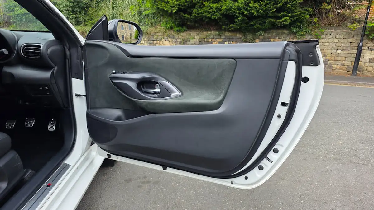 2021-toyota-yaris-16-gr-circuit-pack-big-10