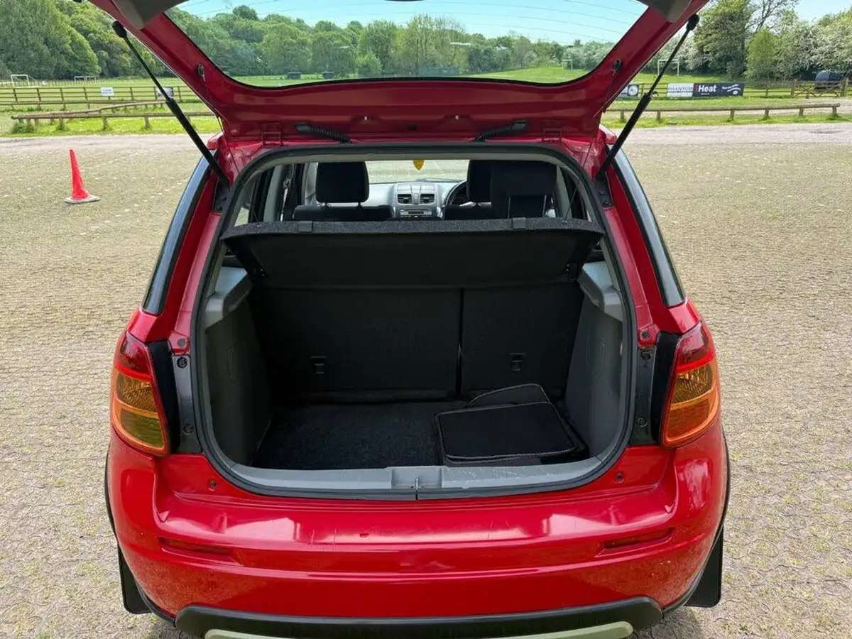 2013-suzuki-sx4-big-6