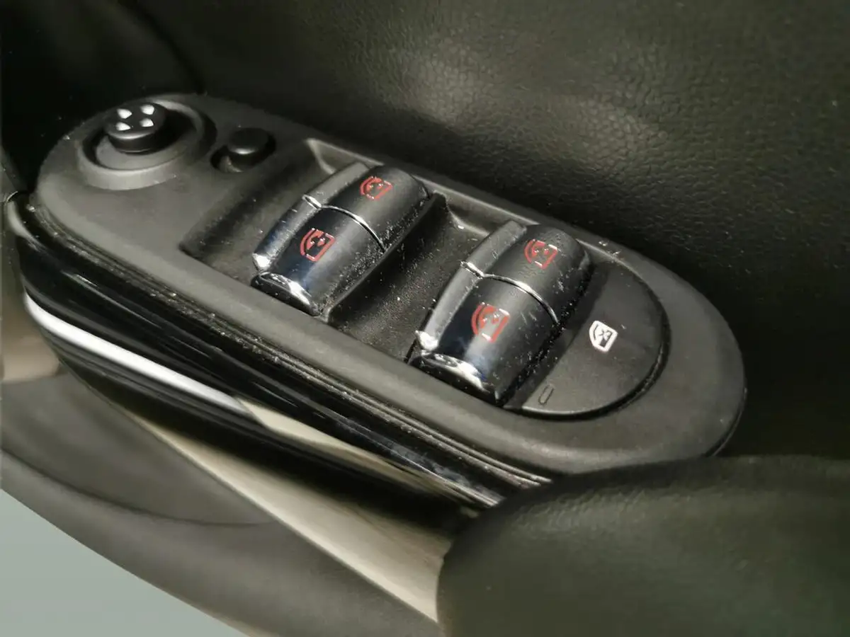 2021-mini-cooper-15-one-classic-5d-auto-big-13