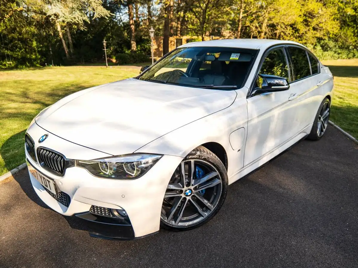 2017-bmw-3-series-20-330e-m-sport-shadow-edition-big-2
