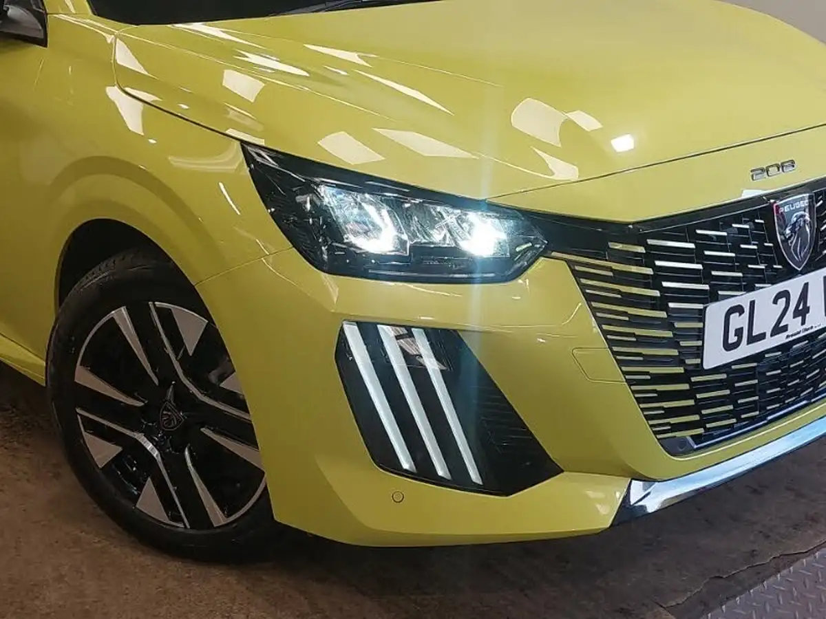 2024-peugeot-208-12-puretech-allure-big-8