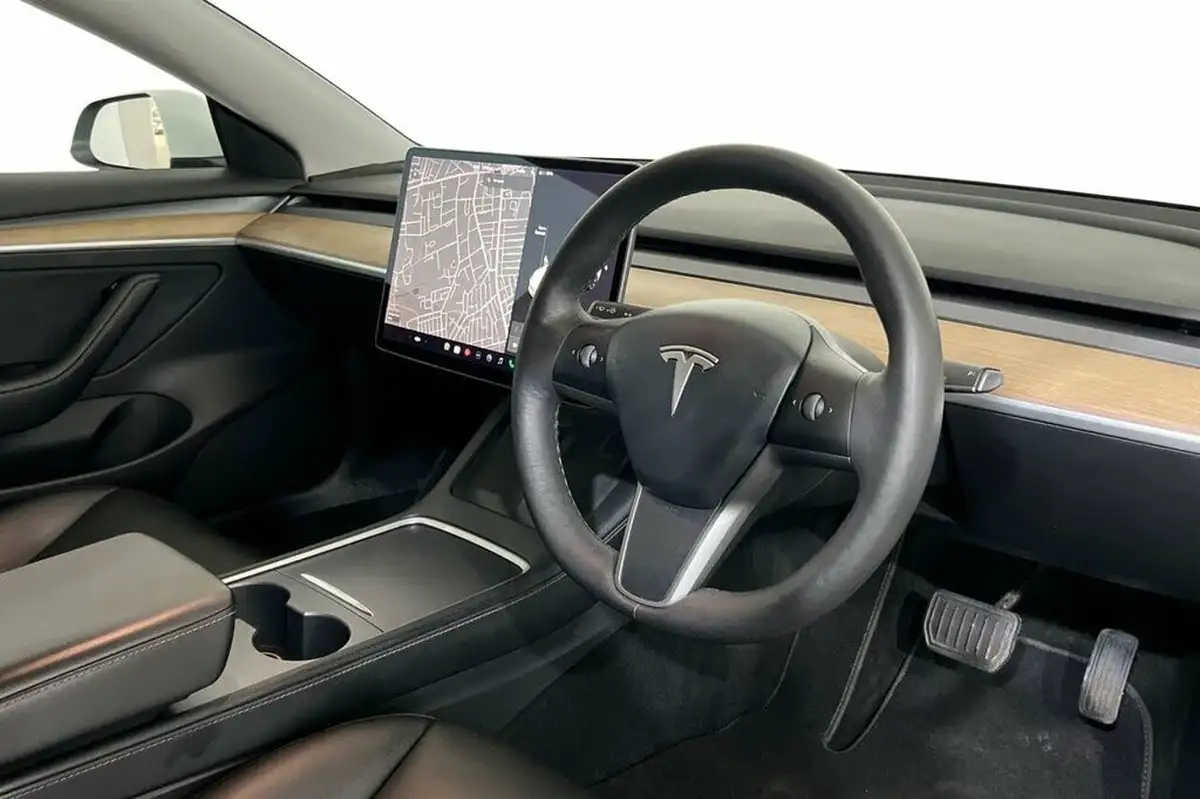 2021-tesla-model-3-e-long-range-awd-big-6