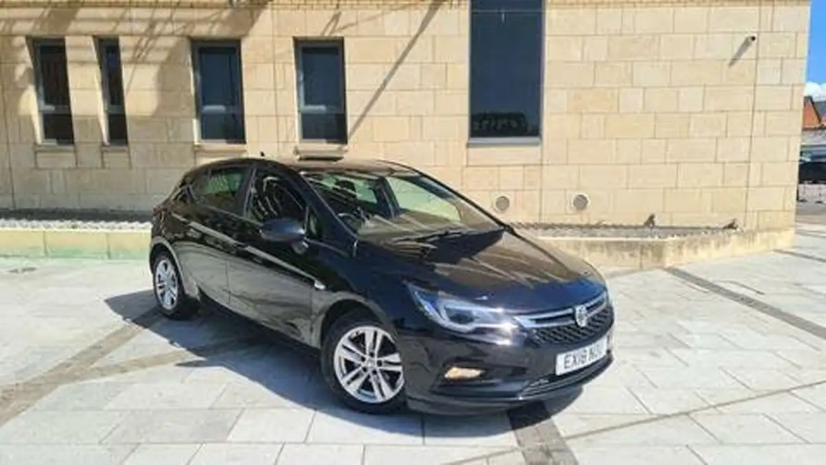 2018-vauxhall-astra-16cdti-tech-line-nav-110ps-ssecotec-hatchback-big-1