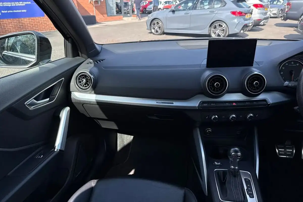 2018-audi-q2-14-tfsi-s-line-s-tronic-big-19