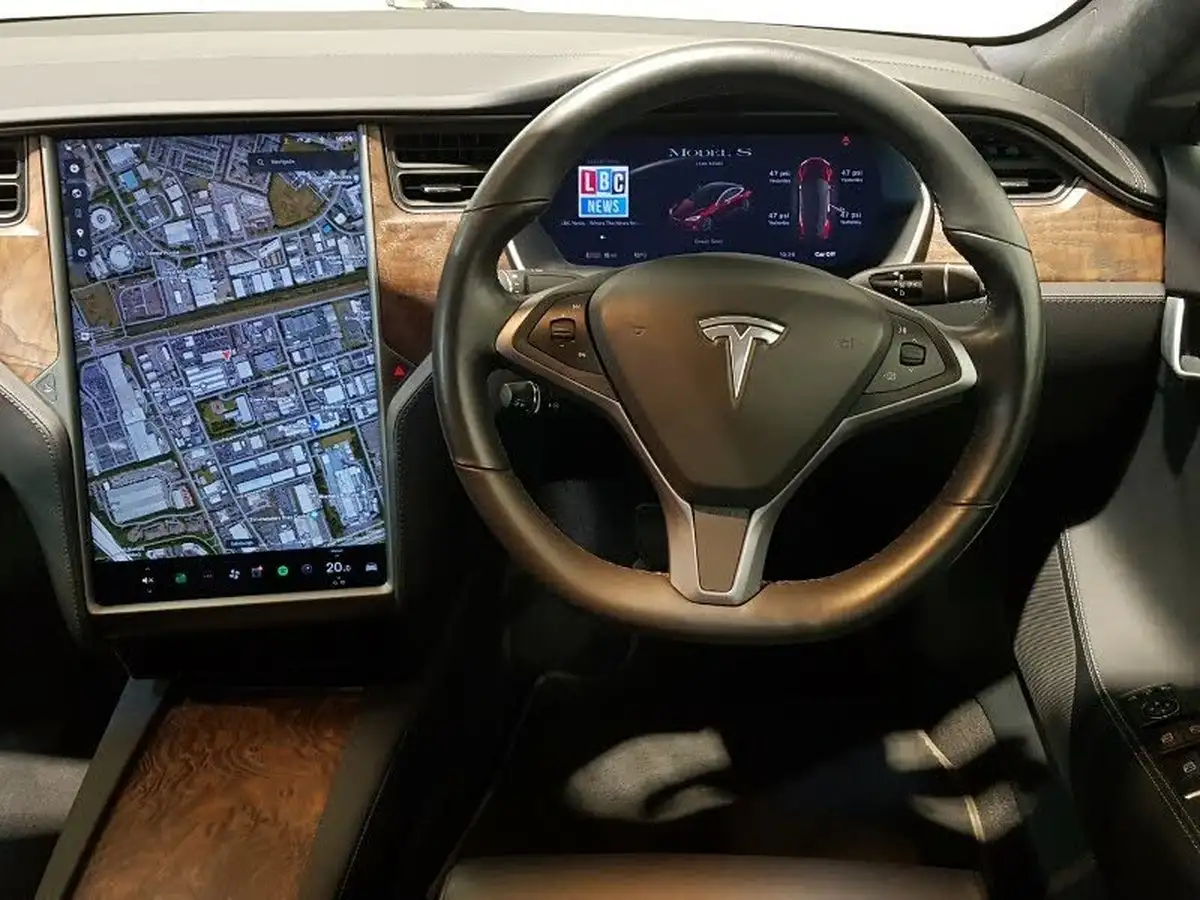 2020-tesla-model-s-e-long-range-big-6