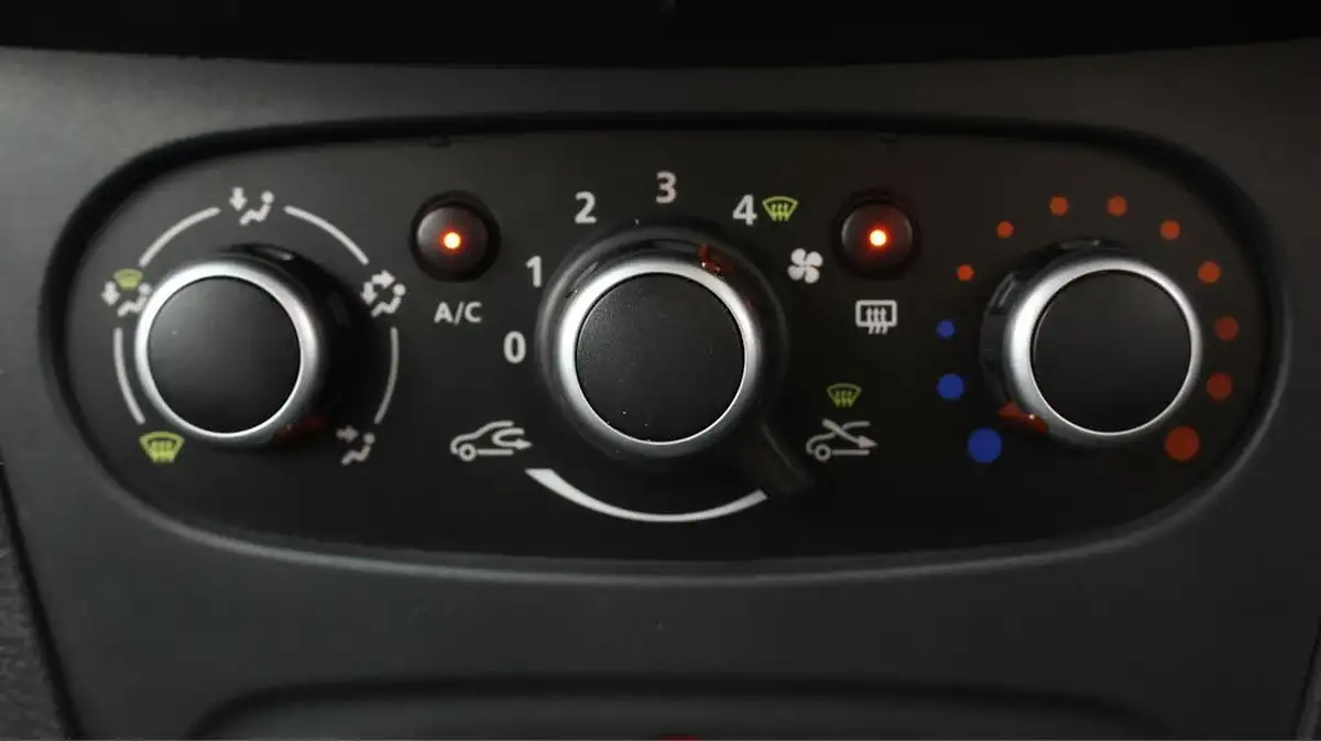 2020-dacia-sandero-stepway-09-tce-comfort-big-11