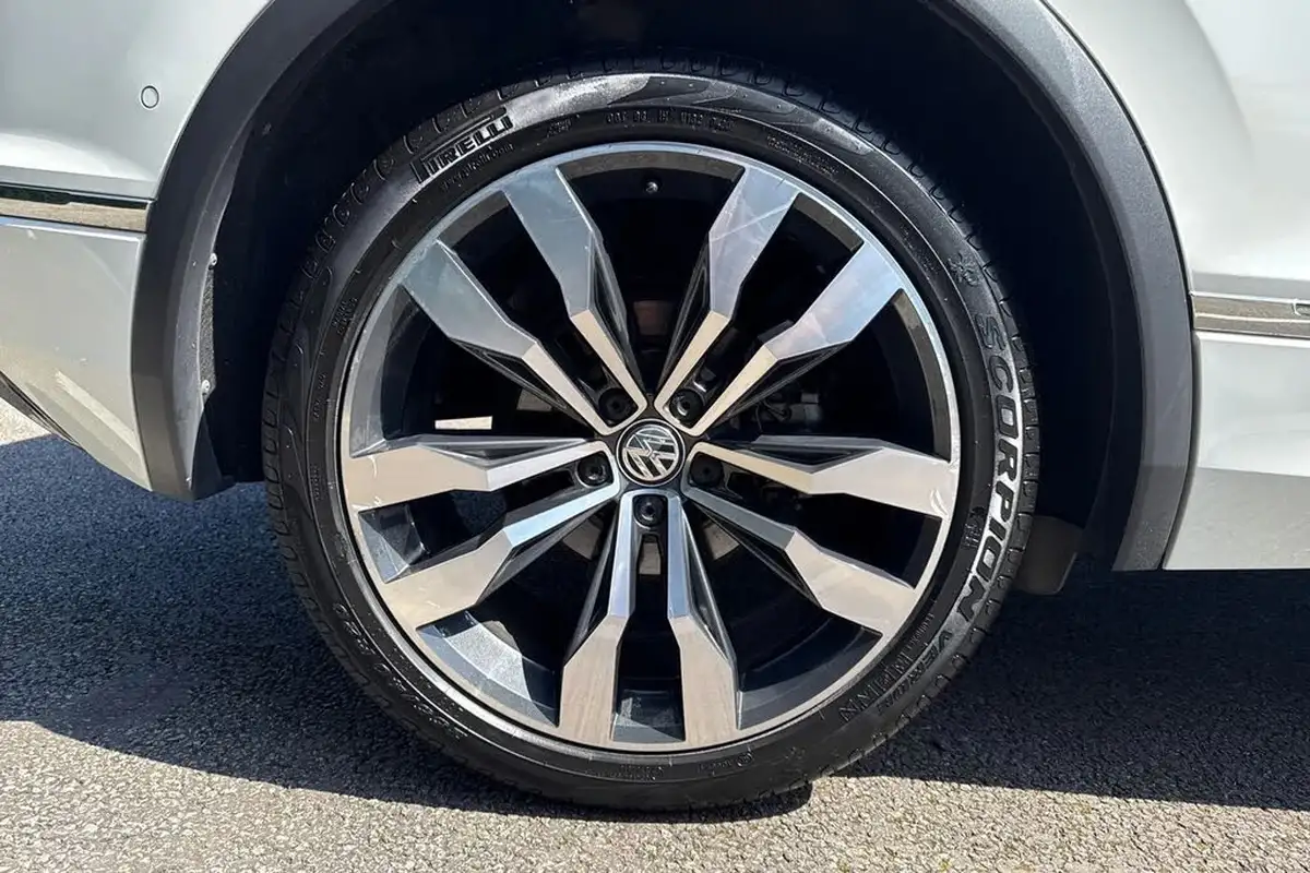 2020-volkswagen-tiguan-20tdi-r-line-tech-150ps-dsg-big-10