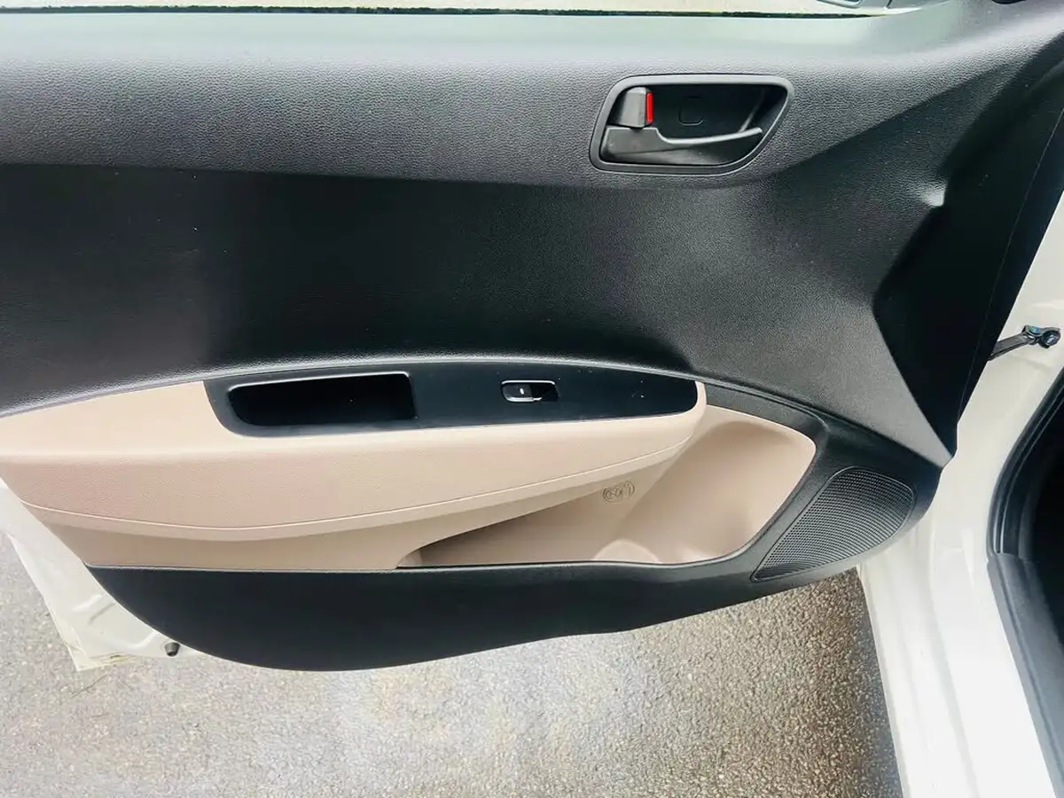 2014-hyundai-i10-10-s-air-big-57