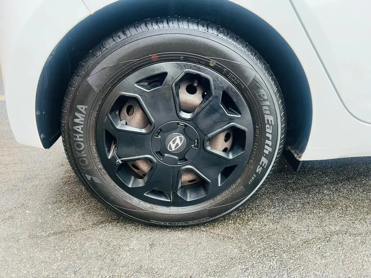 2014-hyundai-i10-10-s-air-big-33