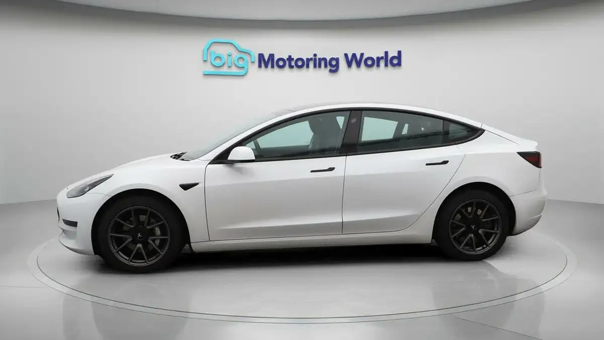 2022-tesla-model-3-e-rwd-big-4