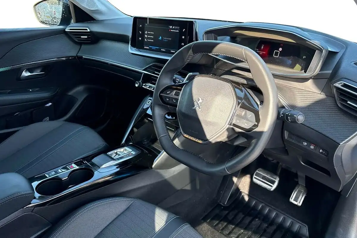 2023-peugeot-208-12-puretech-allure-premium-130ps-eat8-big-9
