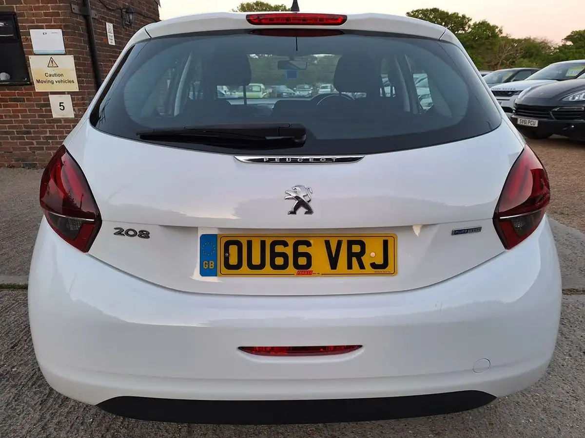 2016-peugeot-208-big-6