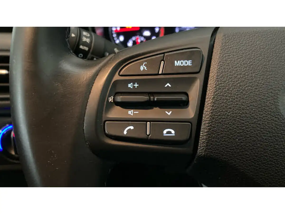 2022-hyundai-i10-10-se-connect-big-16