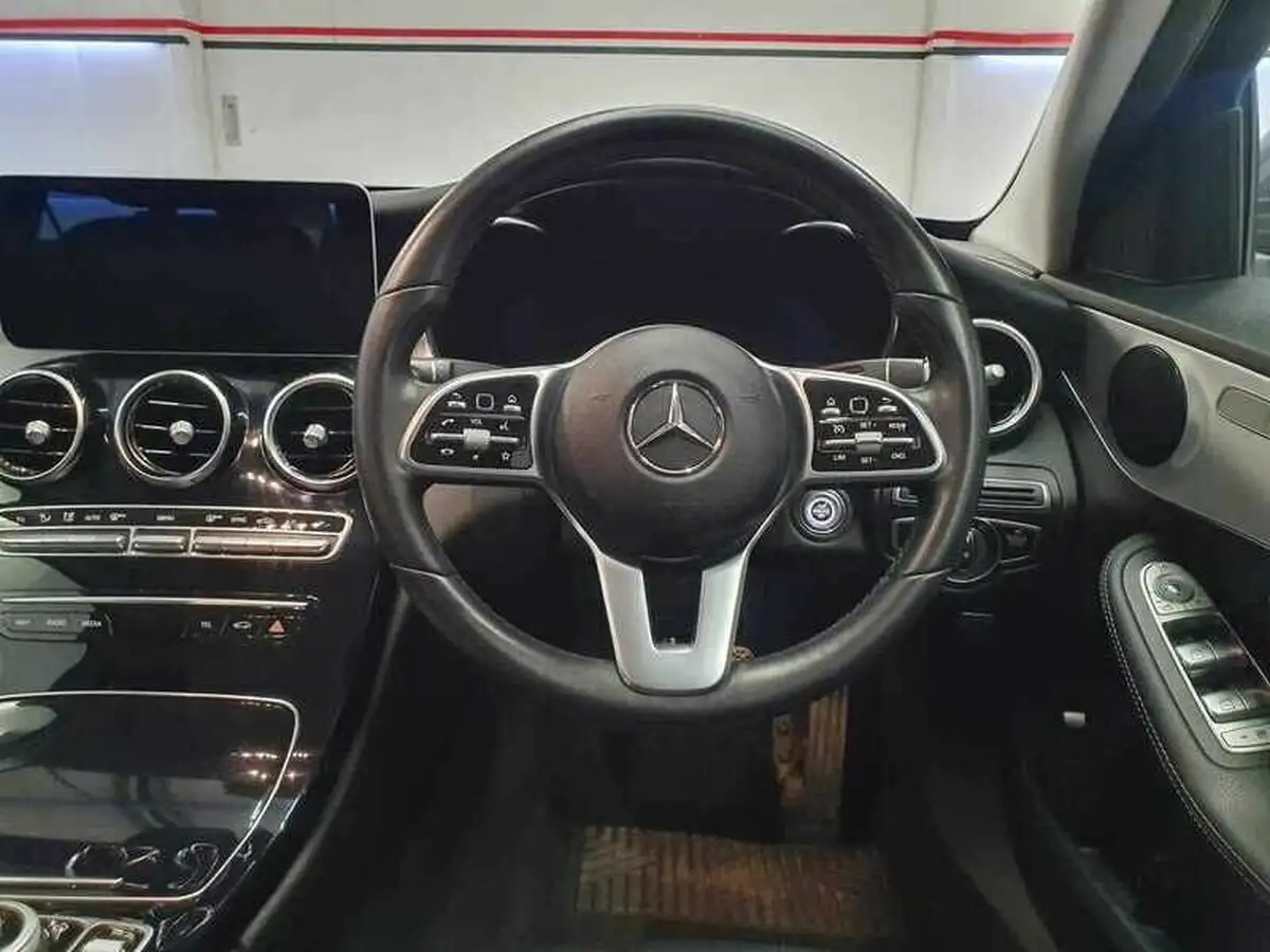 2018-mercedes-benz-c-class-15-c200-sport-premiumss-saloon-4d-big-9