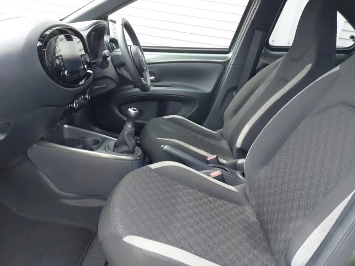 2022-toyota-aygo-x-10-vvt-i-edge-big-4